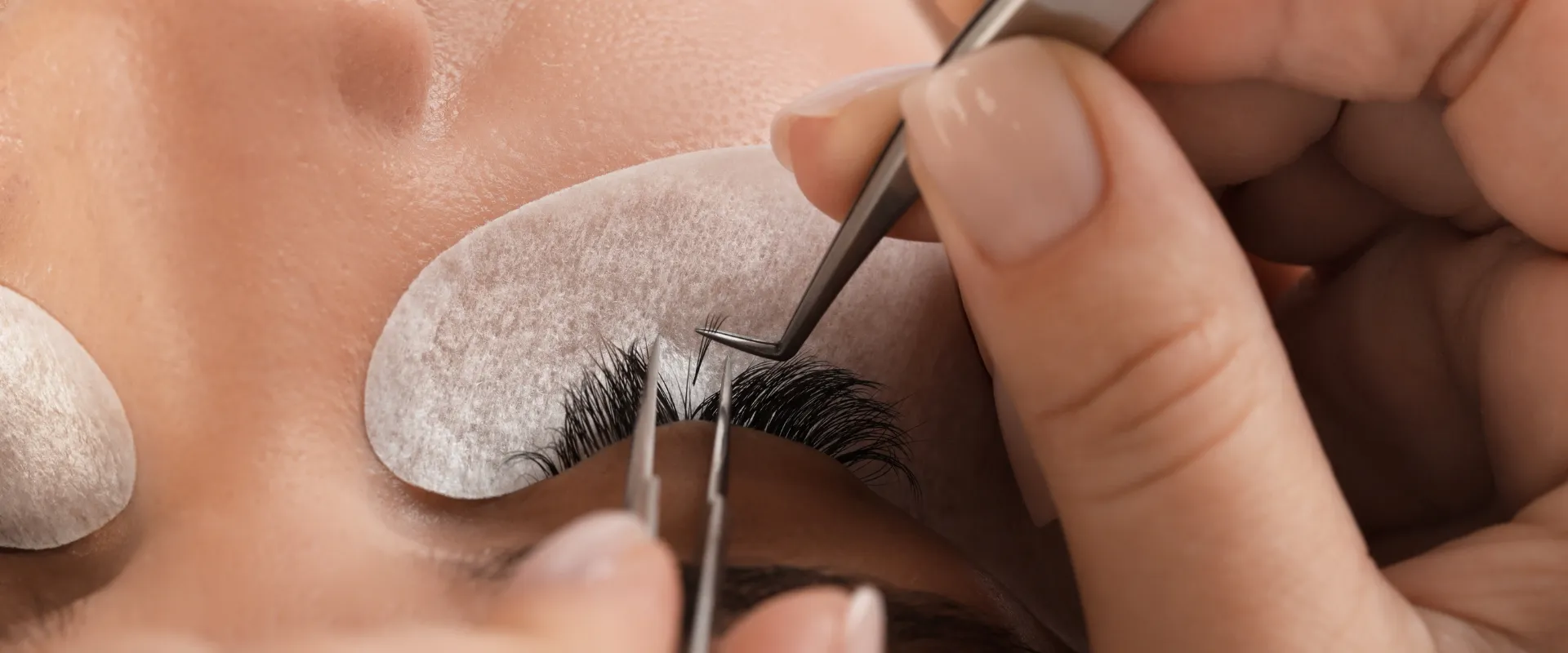 Lash tweezer technique tutorial