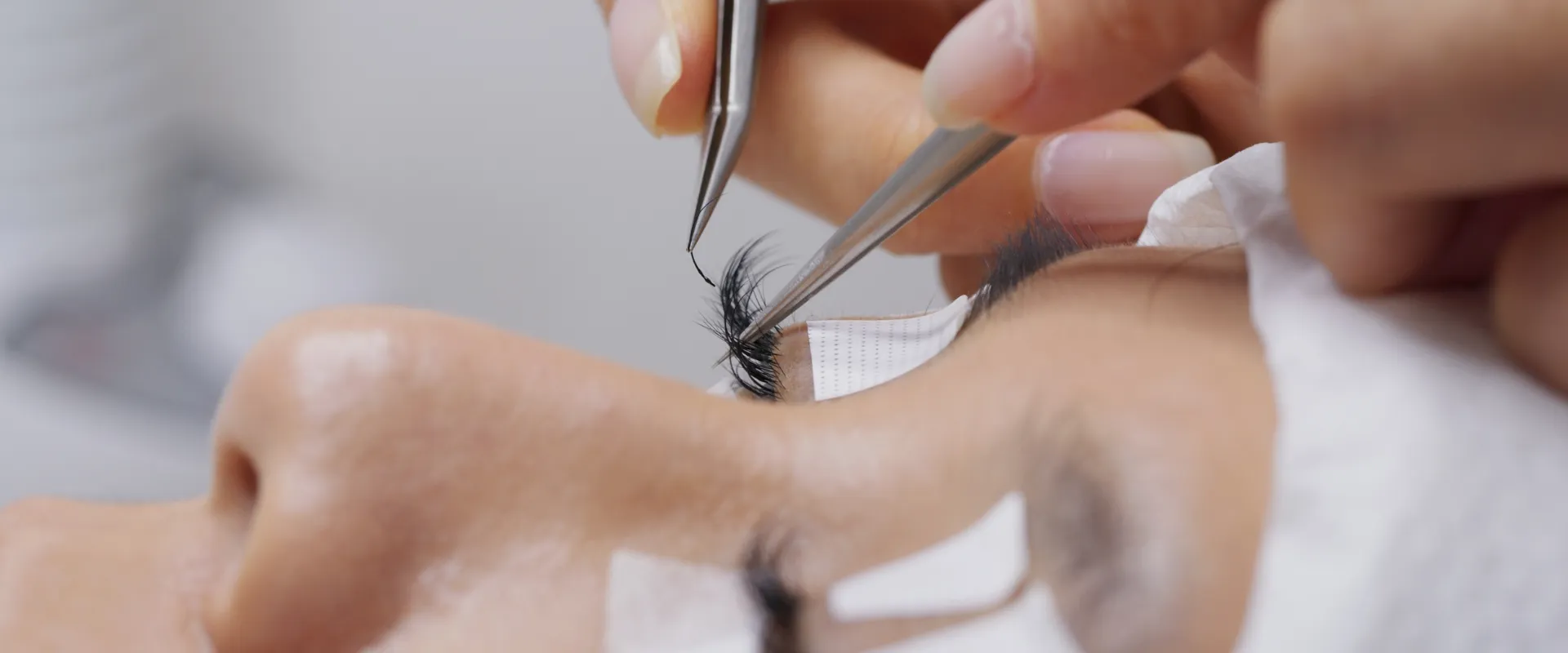 Lash technician isolating natural lashes