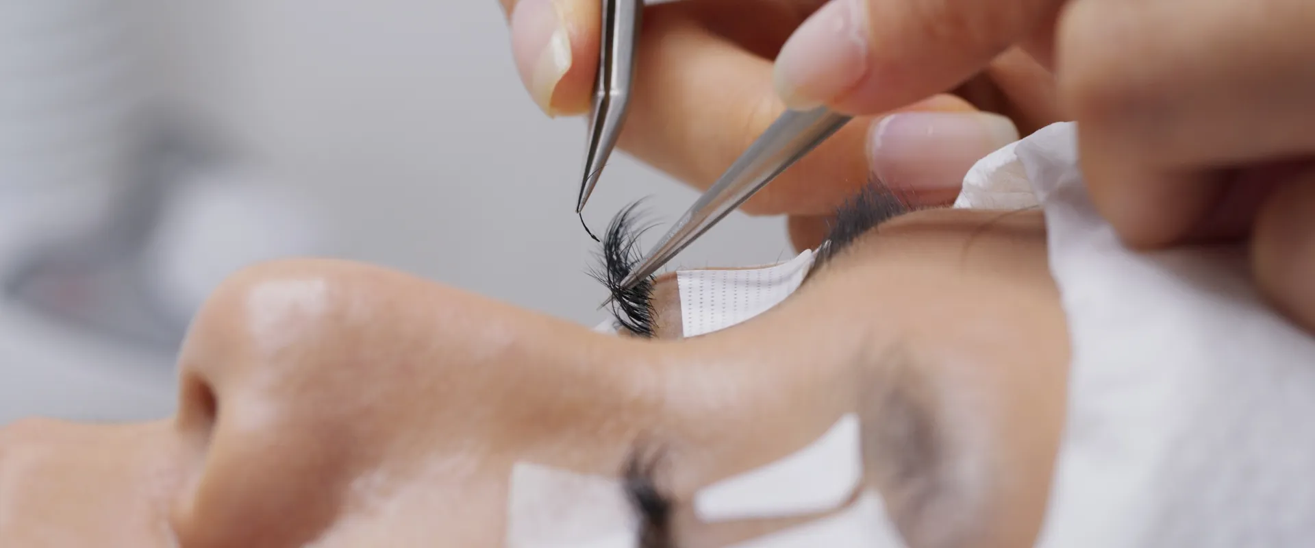 Applying Classic Lashes for the Best Retention