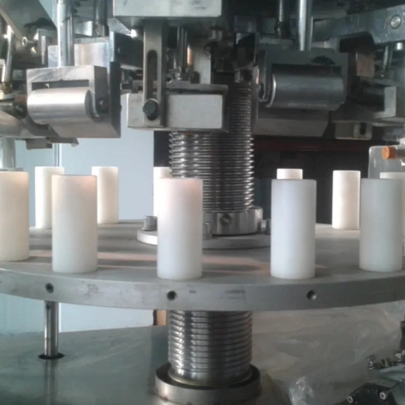 Automatic filling machine filling lash glue bottles on a rotary line